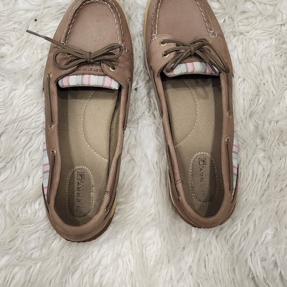 Sperry Boat Shoes - Picture 6 of 8